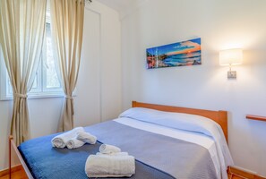 3 bedrooms, bed sheets - Vacation Home "San Lorenzo" with Private Terrace, Private Garden and A/C (San Lorenzo)