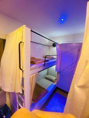Shared Dormitory | Soundproofing, free WiFi - Golden Star Dormitory (Mumbai)
