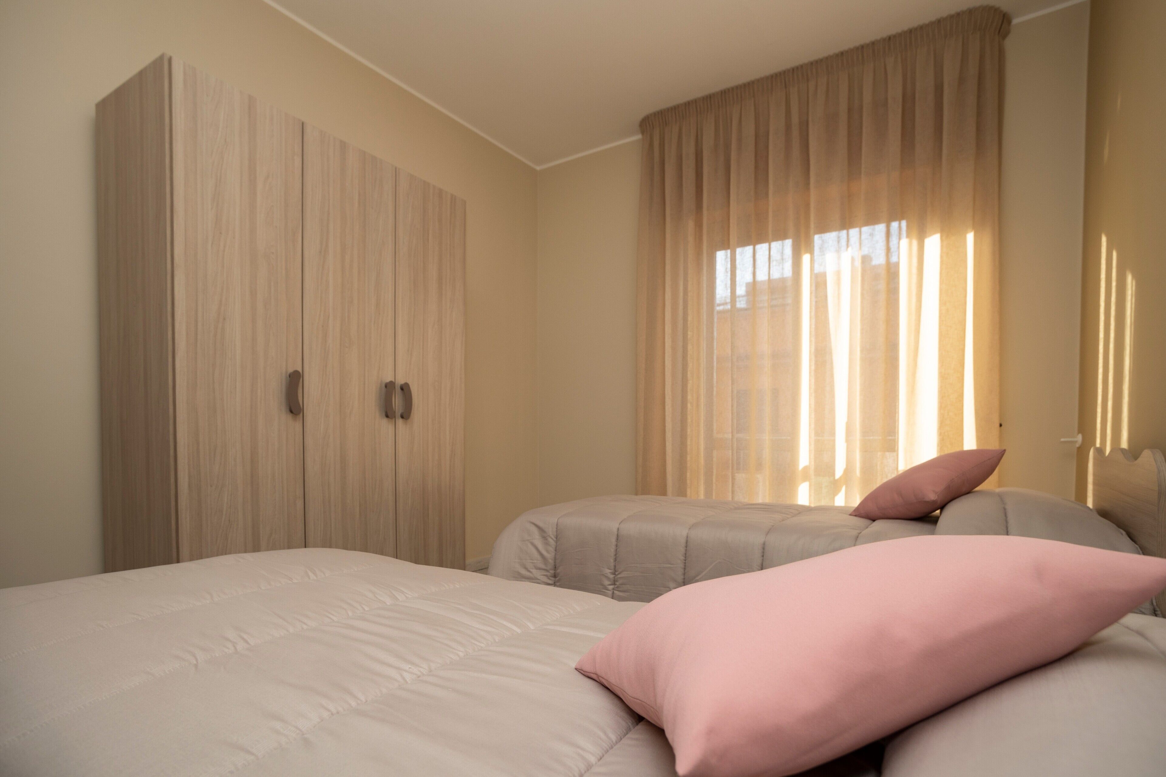 3 habitaciones, tabla de planchar con plancha y wifi gratis 