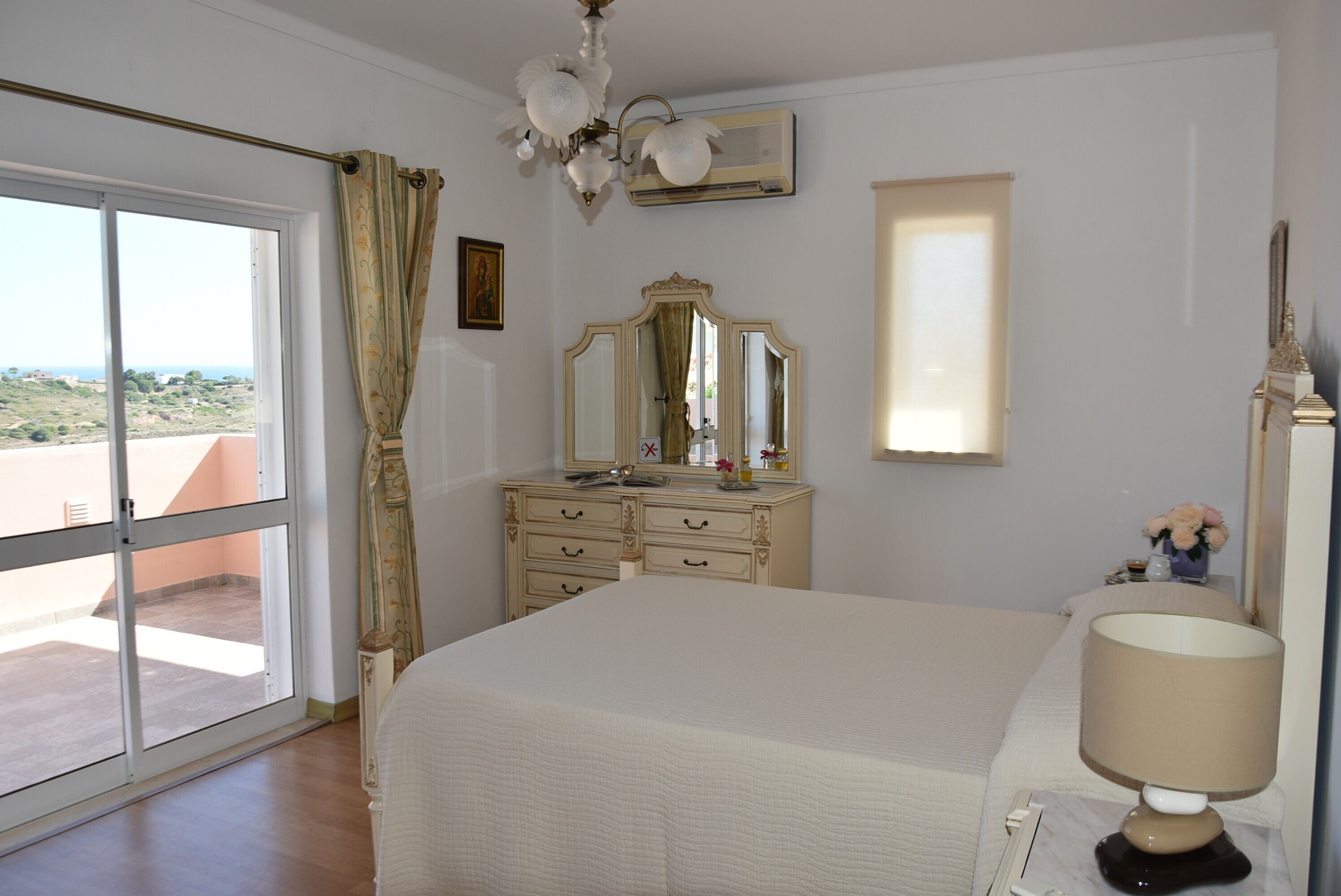 4 bedrooms, free WiFi, bed sheets