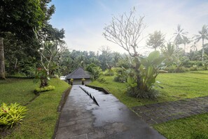 Exterior - Kelusa Hill (Payangan)