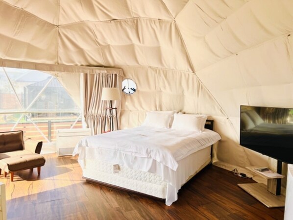 1 bedroom, desk, free WiFi, bed sheets