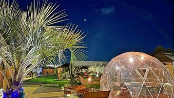 屋外ダイニングエリア