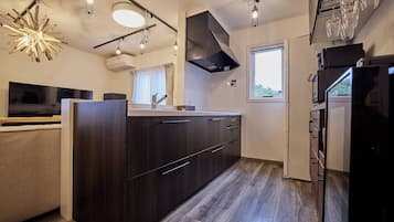 Fridge, microwave, stovetop, cookware/dishes/utensils