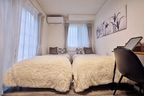 2 habitaciones, escritorio, tabla de planchar con plancha y wifi gratis