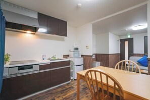 雪櫃、微波爐、廚房用具/餐具/器皿