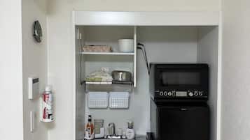 Refrigerador, microondas y parrilla de estufa