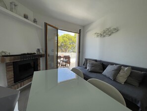 Télévision, cheminée