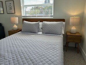 1 slaapkamer, een strijkplank/strijkijzer, wifi, beddengoed