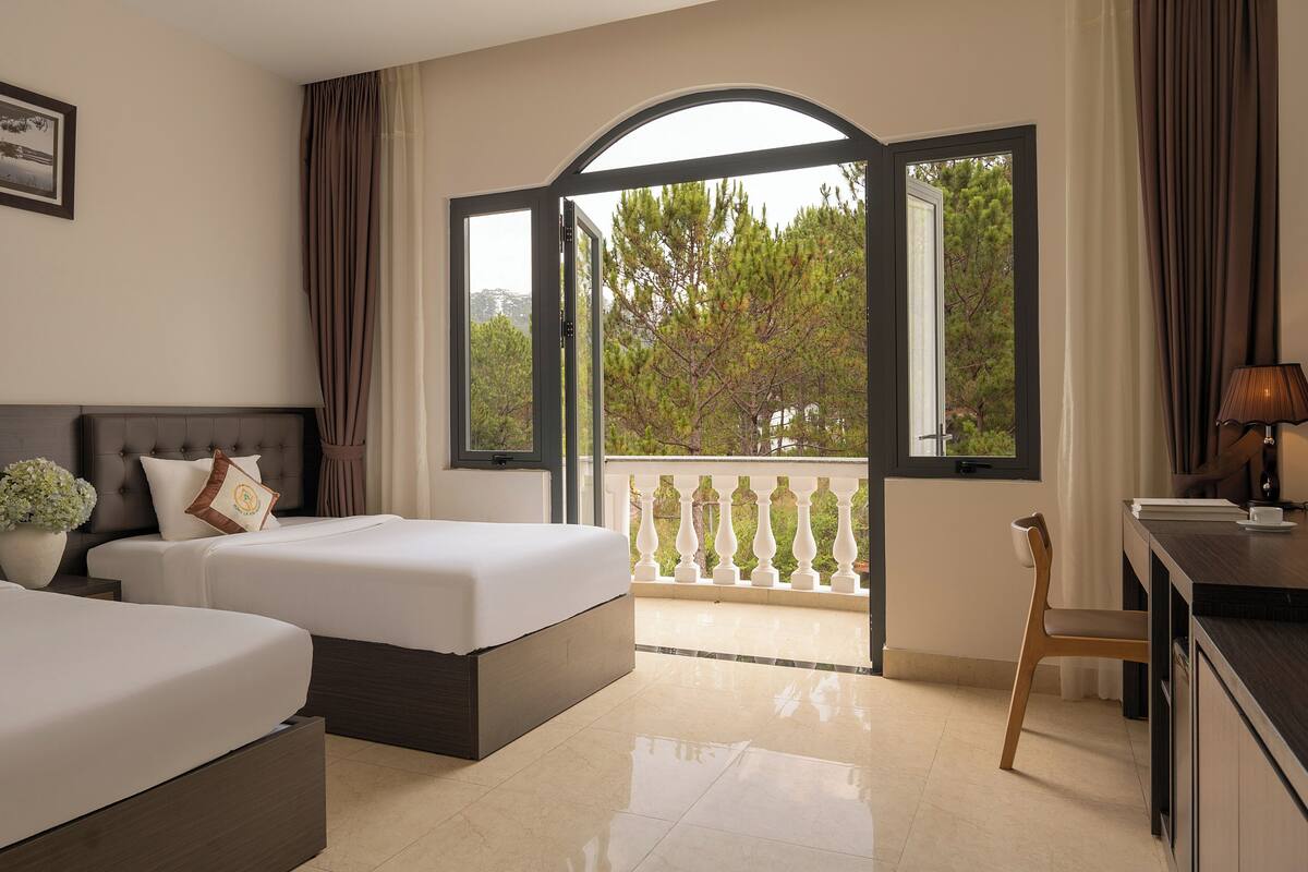 Deluxe Twin Room - Pine Forest | Frigobar (abastecido com alguns itens grátis), escrivaninha