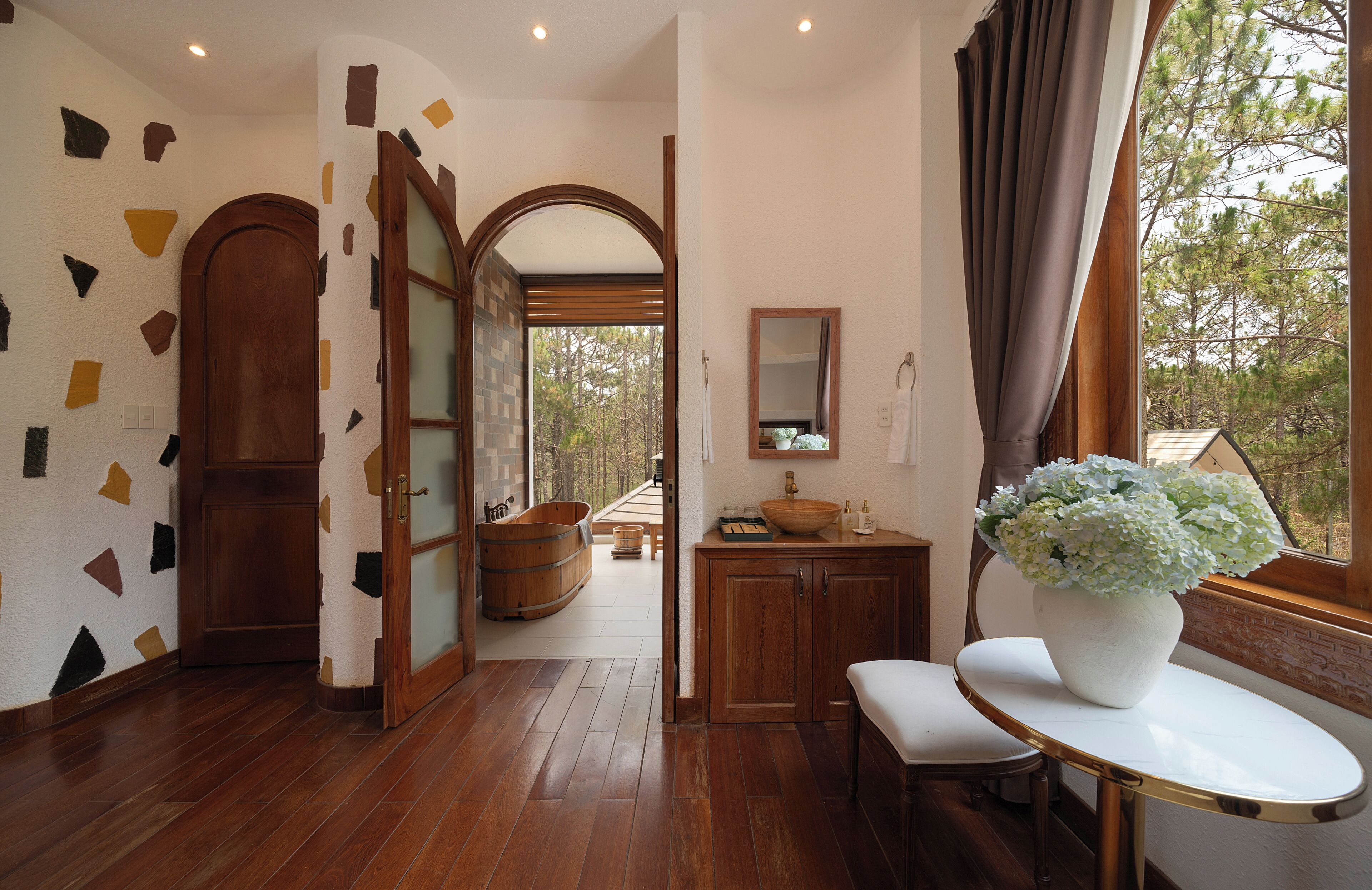 Three-Bedroom Villa Suite | 浴室 | 淋浴设施、免费洗浴用品、吹风机、拖鞋