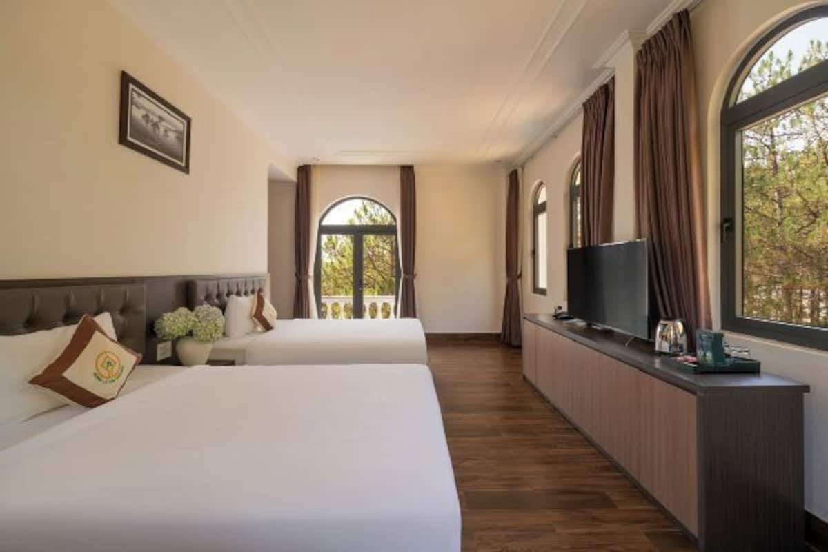 Mini-bar avec articles gratuits, bureau, rideaux occultants