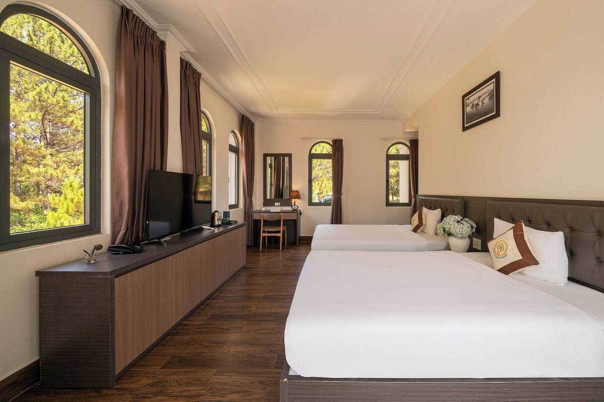 Grand Deluxe Twin Room - Pine Forest | Frigobar (abastecido com alguns itens grátis), escrivaninha