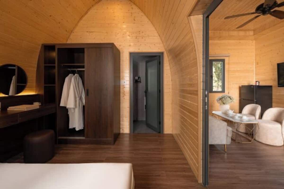 Mini-bar avec articles gratuits, bureau, rideaux occultants