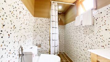 Bungalow, Gartenblick | Badezimmer | Dusche, Haartrockner, Hausschuhe, Bidet
