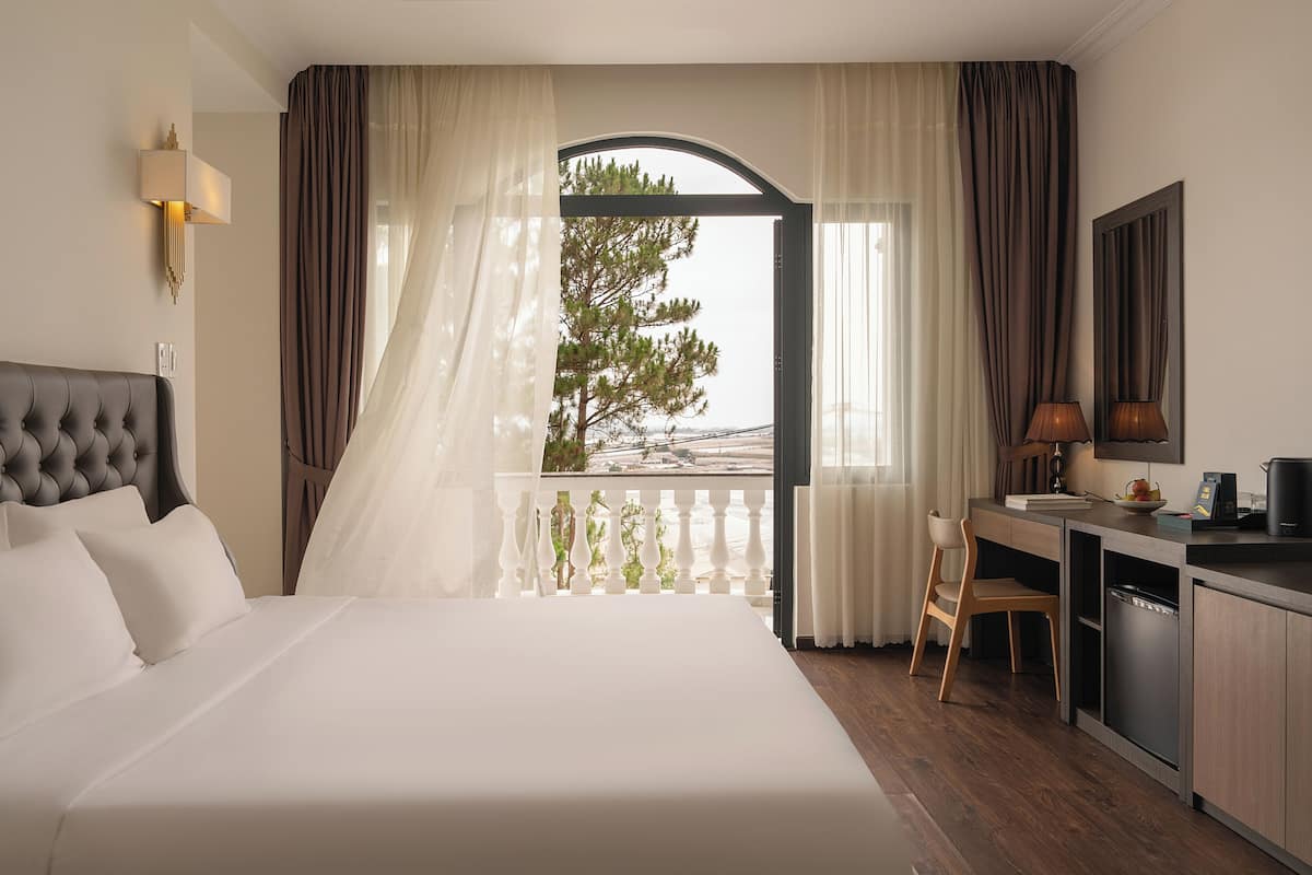 Junior Suite Double | Free minibar items, desk, blackout drapes, free WiFi