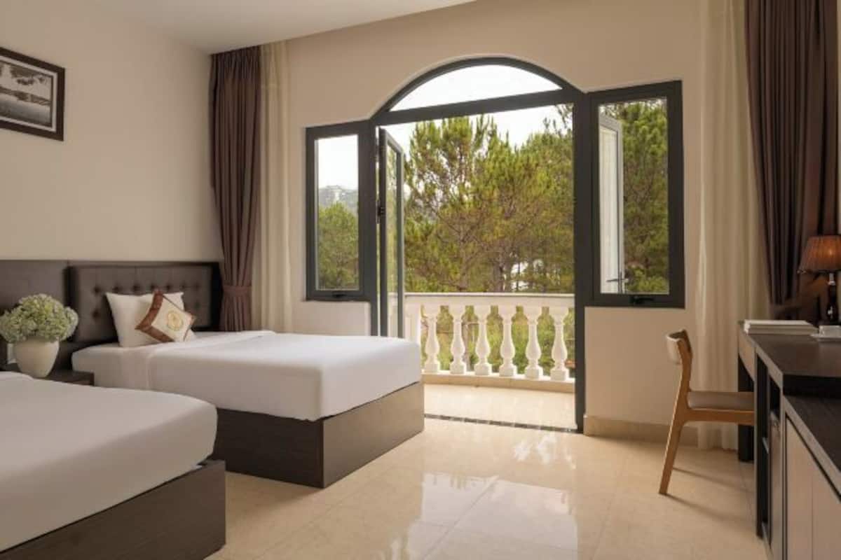 Mini-bar avec articles gratuits, bureau, rideaux occultants