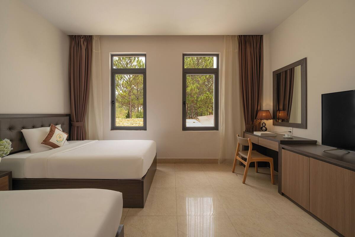Superior Twin Room - Pine Forest | Frigobar (abastecido com alguns itens grátis), escrivaninha