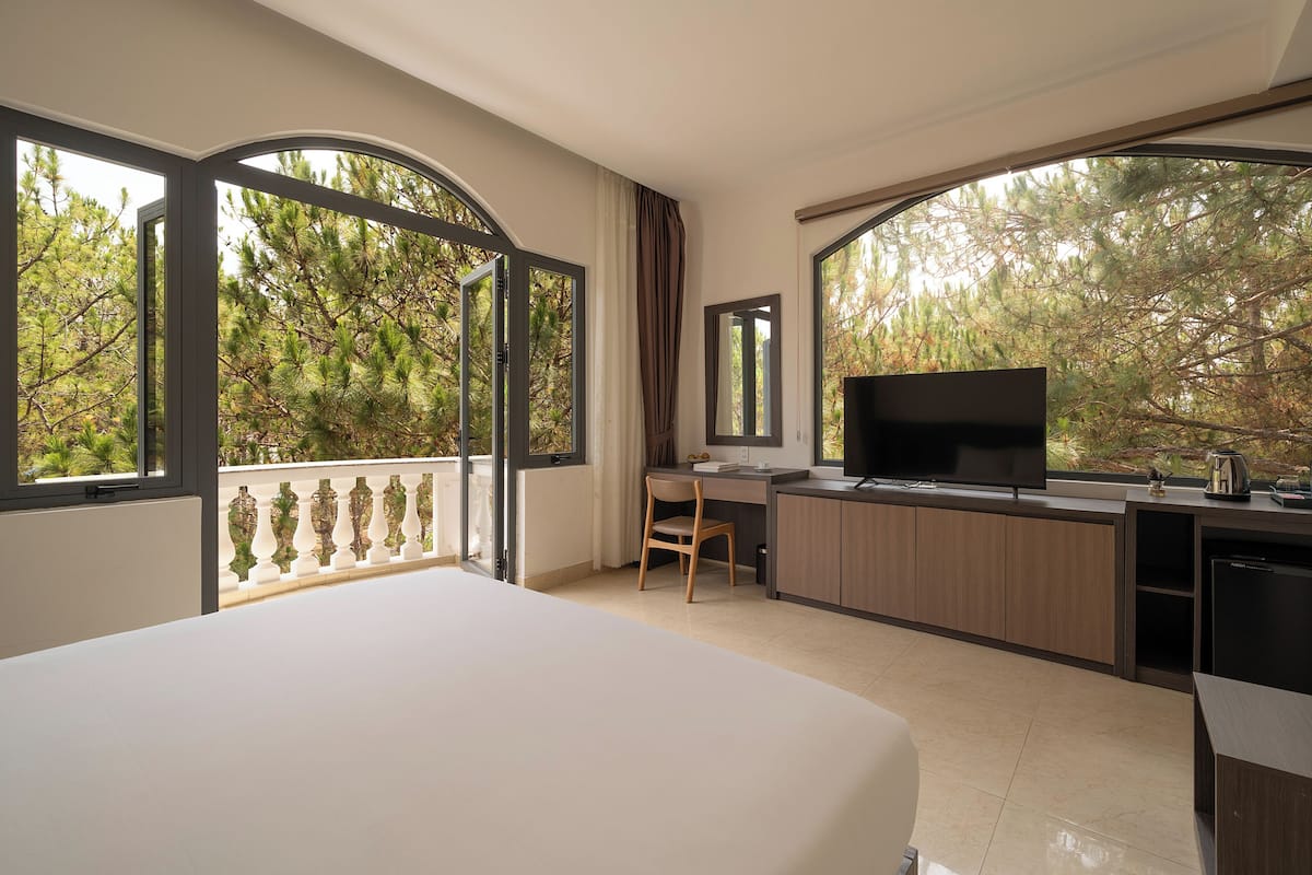 Deluxe Double Room - Pine Forest | Free minibar items, desk, blackout drapes, free WiFi
