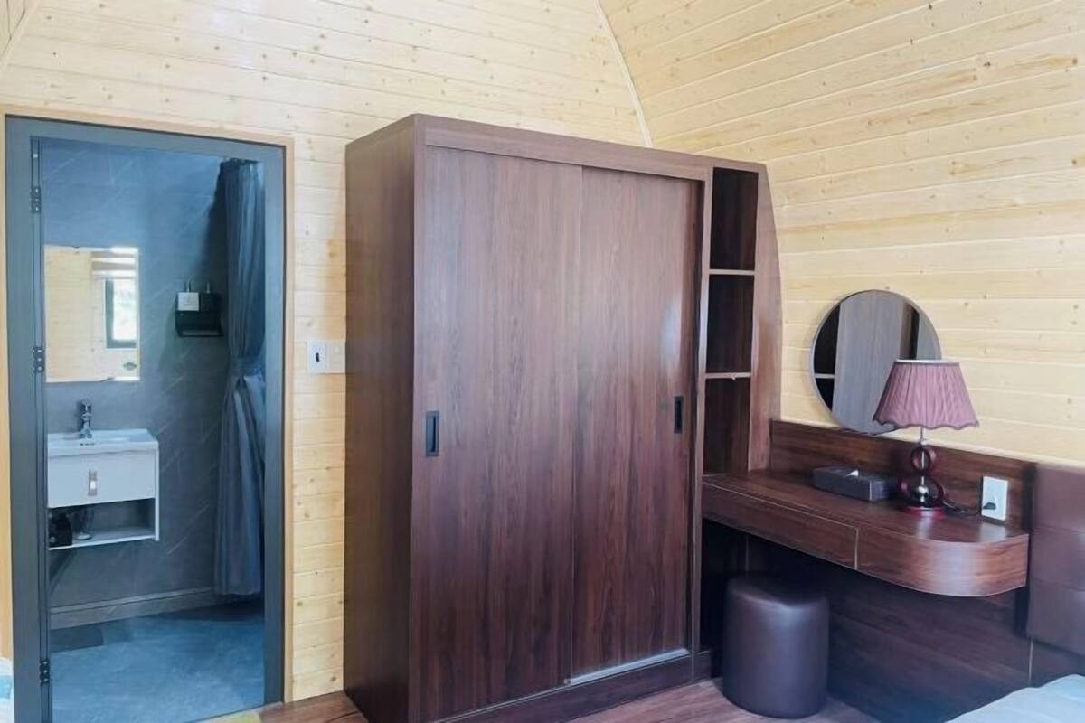 1 bedroom, free minibar items, desk, blackout drapes