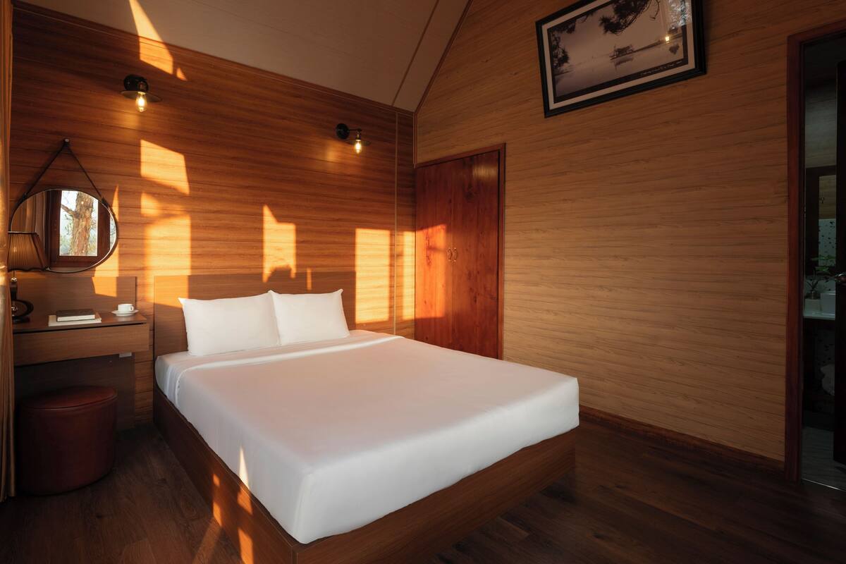Misty Pine Bungalow | Frigobar (abastecido com alguns itens grátis), escrivaninha