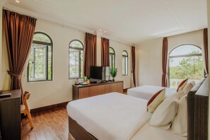 Habitación Grand con 2 camas individuales | Minibar (con algunos artículos gratuitos), escritorio, cortinas opacas