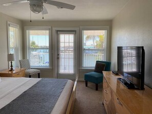 3 chambres, fer et planche à repasser, Wi-Fi, draps fournis