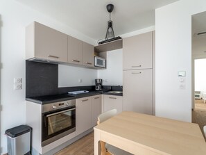 Micro-ondes, four, plaque de cuisson, lave-vaisselle