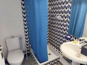 Bathroom - Seafront Studio with Parking in La Grande Motte (La Grande-Motte)