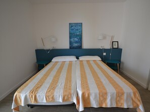 3 bedrooms, bed sheets