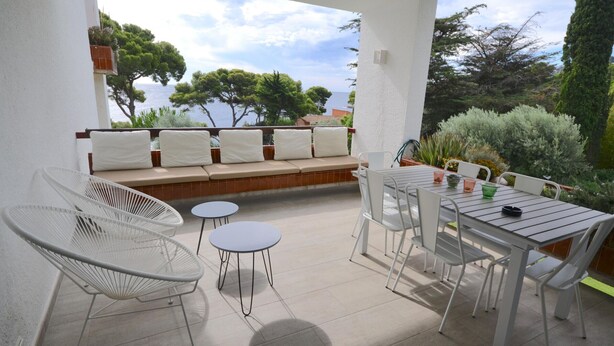 Outdoor dining - Renovated Apartment in Aiguablava with Terrace (Begur)