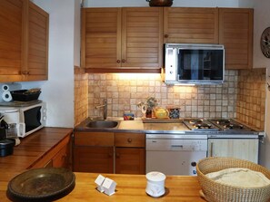 Fridge, microwave, oven, dishwasher - Spacious apartment in the heart of Les Orres 1650, 3 bedrooms, sleeps 6/8 (Les Orres)