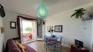 Living area - T2 with pool, parking, pets allowed - Near Saint-Cyprien beach (Saint-Cyprien)