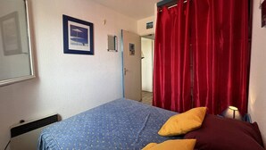 Room - T2 with pool, parking, pets allowed - Near Saint-Cyprien beach (Saint-Cyprien)