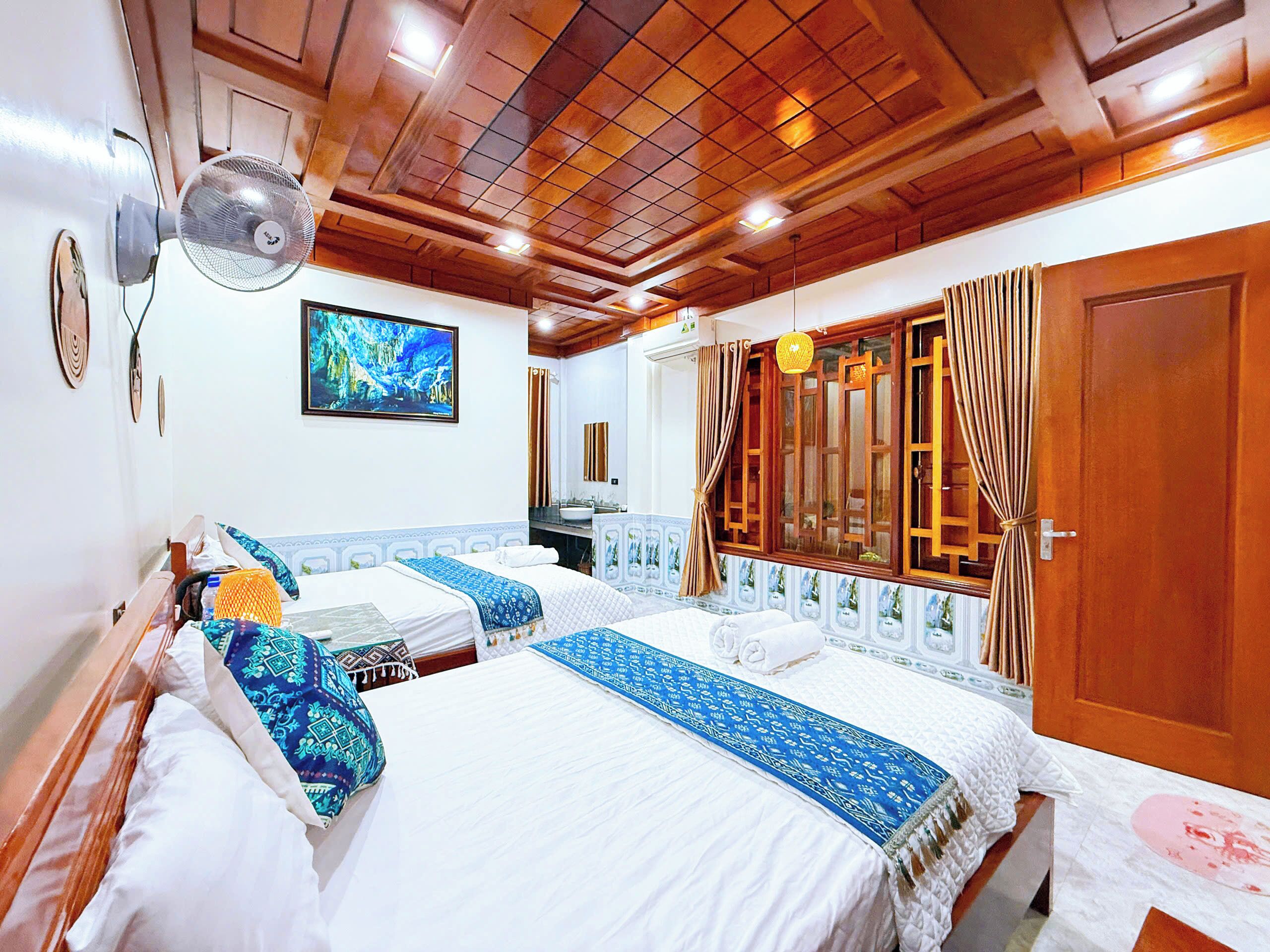 高级四人房 | 防过敏的被褥、羽绒被、记忆海绵床垫、特色装修