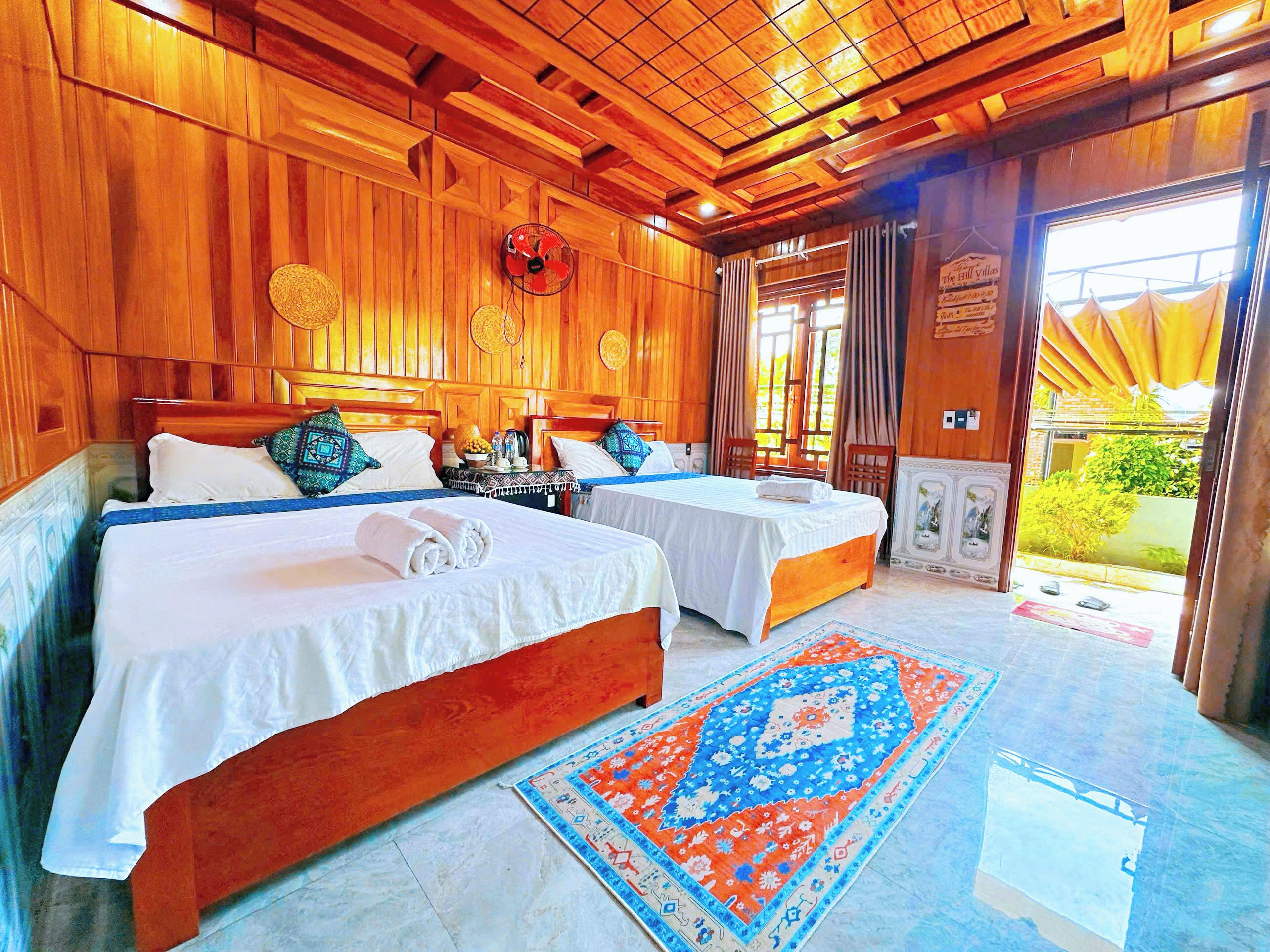 Deluxe Quadruple Room | Hypo-allergenic bedding, down comforters, memory foam beds