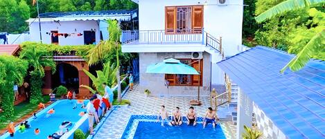 Outdoor pool, pool loungers