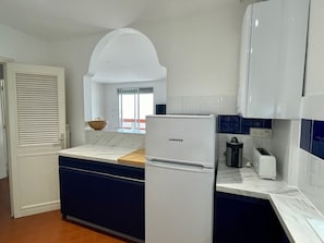 Fridge, microwave, dishwasher
