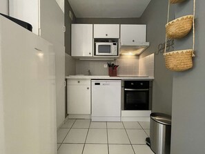 Fridge, microwave, dishwasher, coffee/tea maker - Cozy apartment, pool, sleeps 4 (Châtelaillon-Plage)