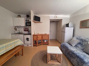 TV - Cozy T2 Apartment Near Beach, Shops & Activities in Saint-Brevin-l'Océan (Saint-Brevin-les-Pins)