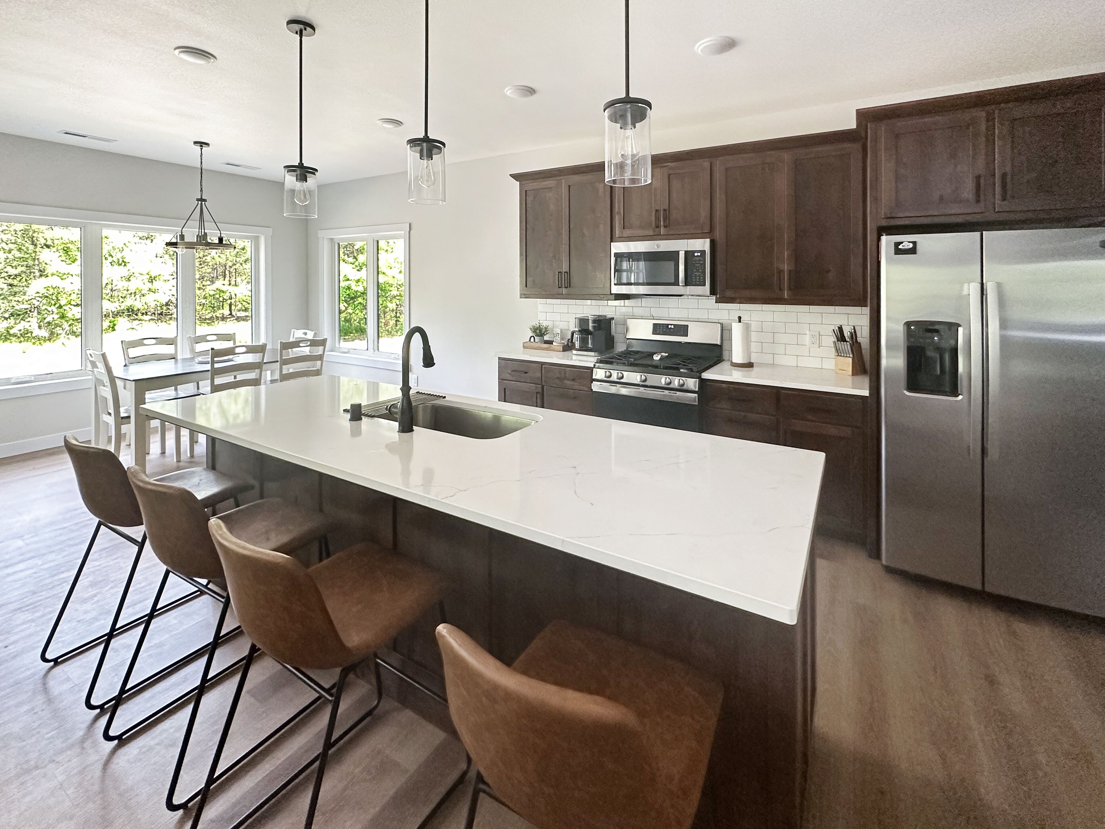 Castle Rock Lake new construction with 4 bedrooms and loft. Sleeps up to 15!