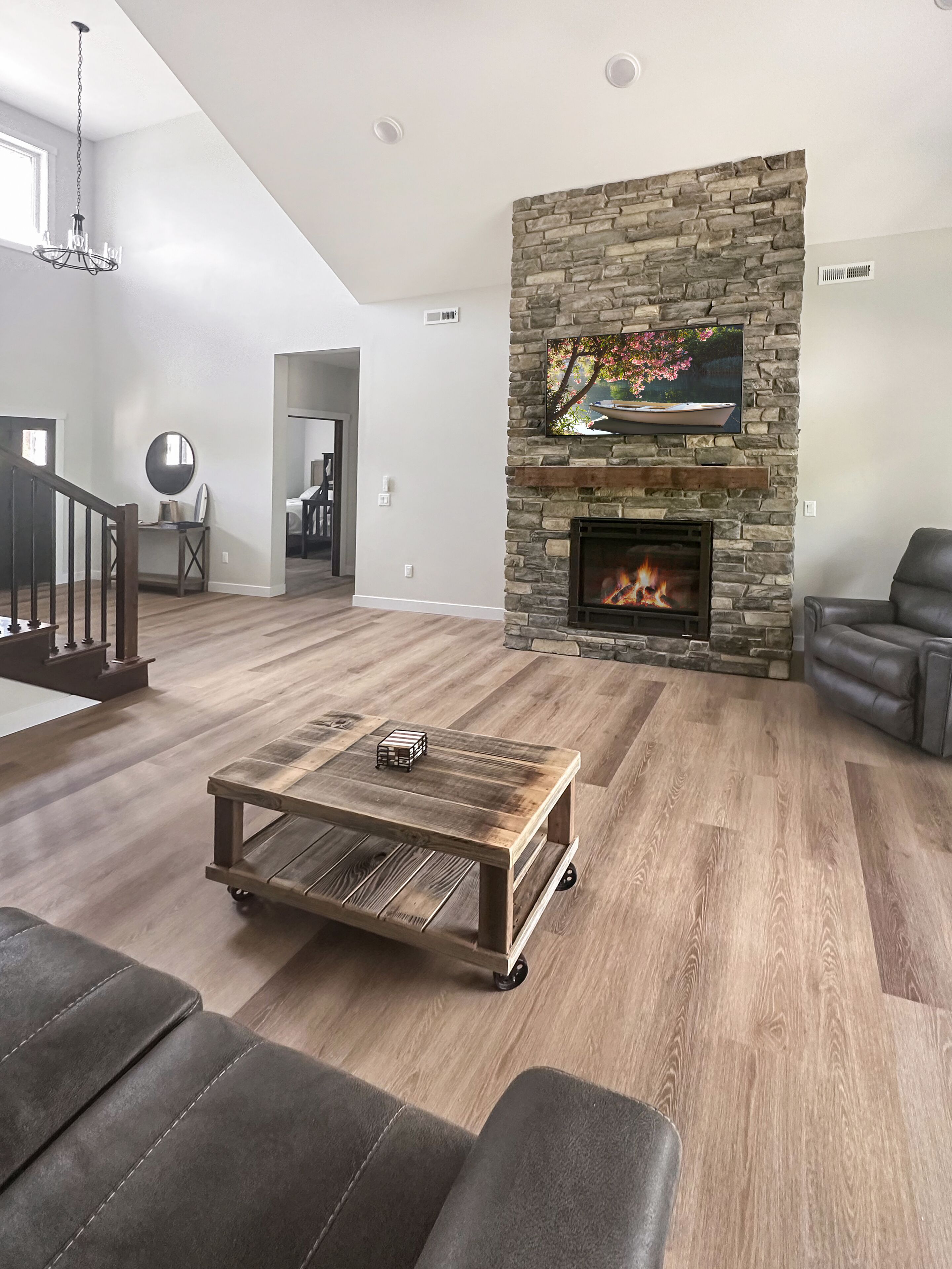 Castle Rock Lake new construction with 4 bedrooms and loft. Sleeps up to 15!