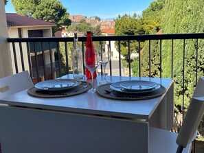 Outdoor dining - Studio with terrace for 4 people near beach (Collioure)