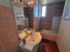 Unclassified image, 5 of 18, button