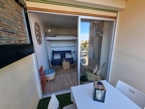 Unclassified image, 3 of 18, button