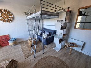 Unclassified image, 3 of 9, button