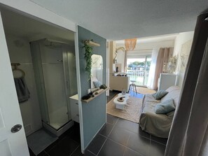 Interior - Mezzanine studio for 4, pets allowed, secure parking, near shops (Saint-Cyprien)