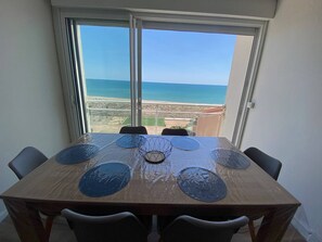 Dining - Renovated 2BR apt, 6 ppl, sea view, parking, balcony, near beaches (Le Barcarès)