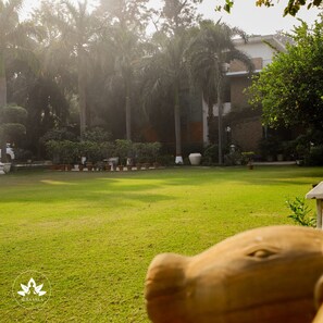 المنطقة المحيطة بالمنشأة