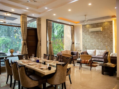 5BHK Pool Villa - In the Heart of DELHI